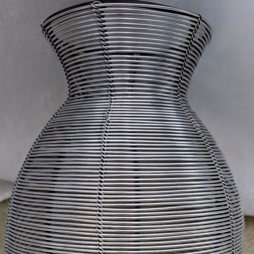 Handcrafted Metal Wire Vase Decorative Modern Basket Style – 11.5"